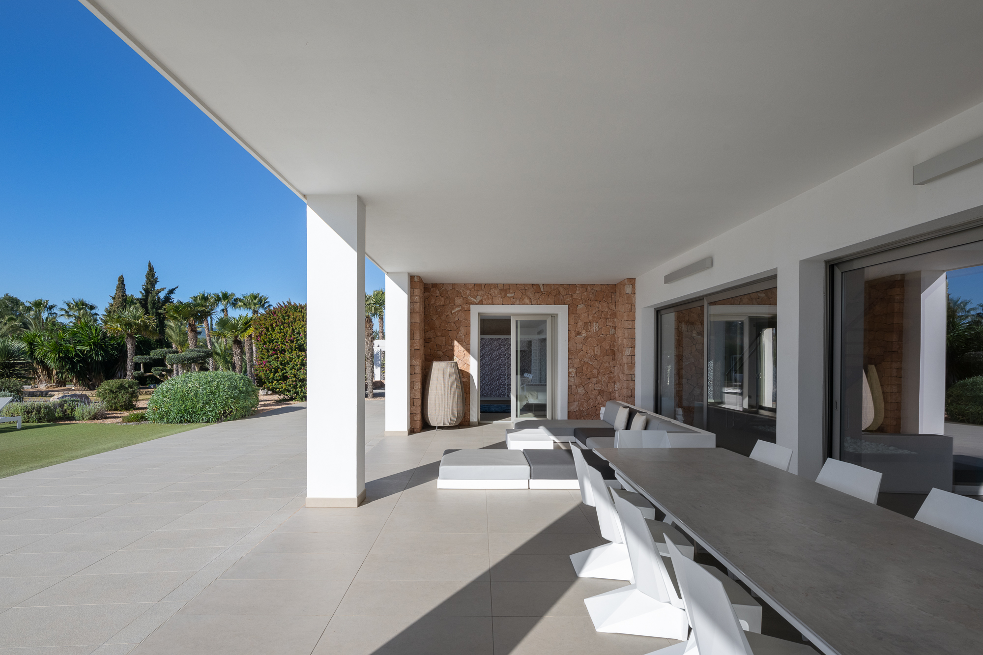 The outdoor dining terrace